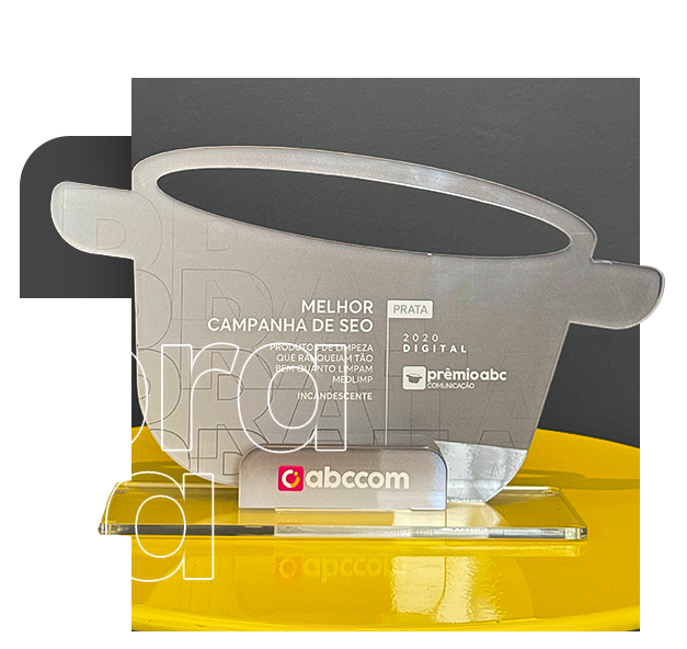 A yellow trophy that says melhor campanha de performance