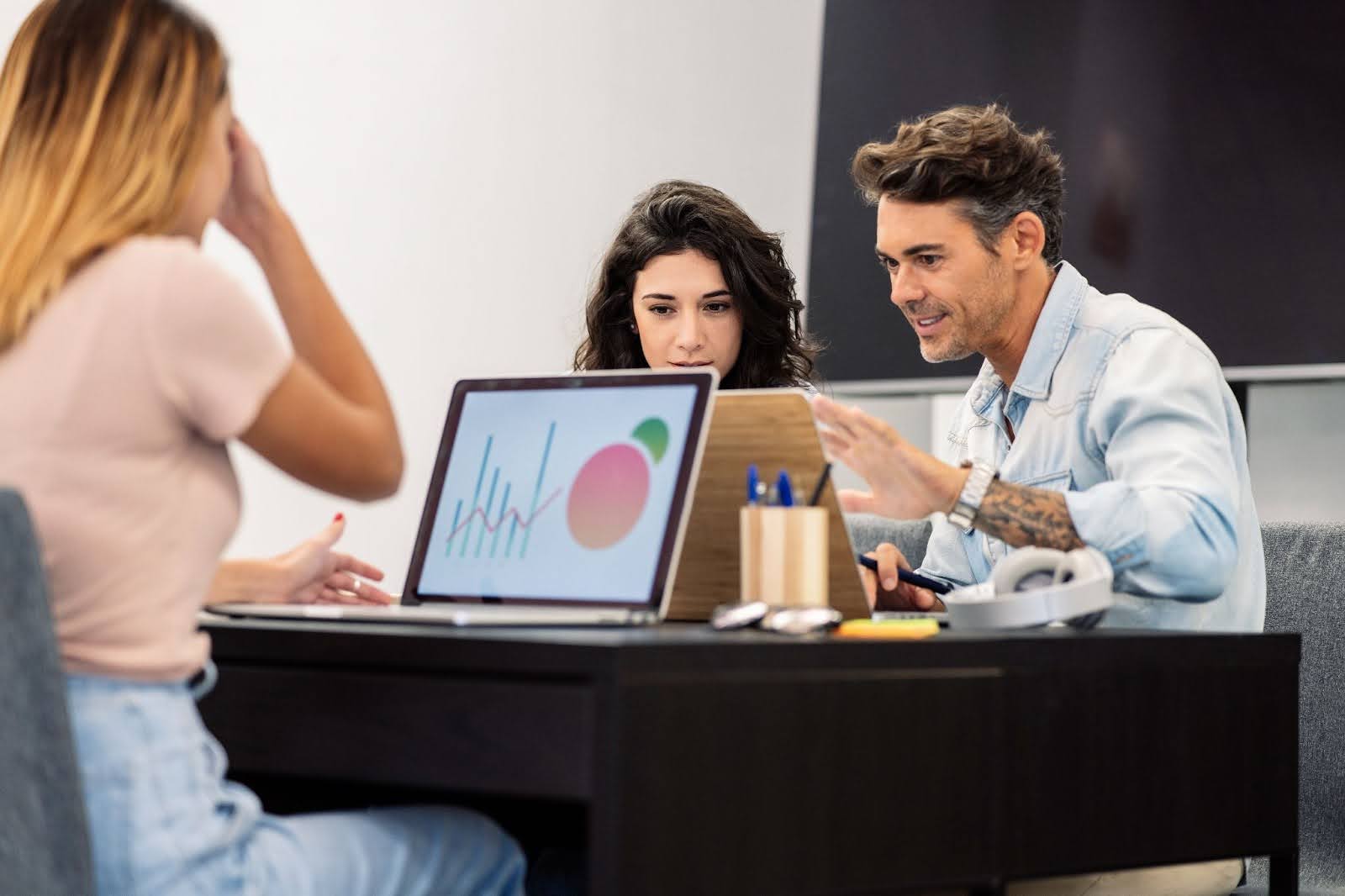 Discussão de estratégias na implementação do marketing digital para empresas B2B