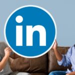 Dois líderes discutindo o posicionamento no LinkedIn