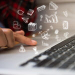 Símbolos que representam estratégias e ferramentas do marketing digital